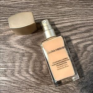 Laura Mercier Flawless Lumière Foundation Vanilla 1N2